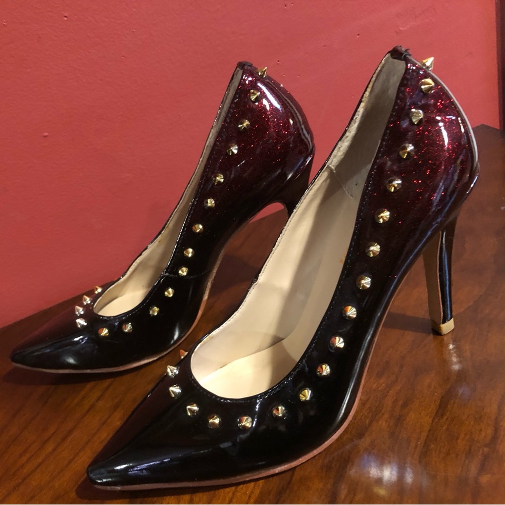 Gold-Studded Pointed Patent high Heels in shiny sparkly ombre Red.